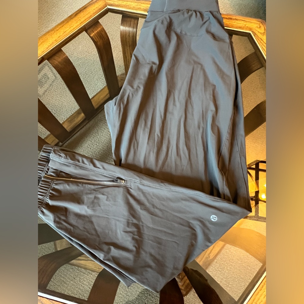 Lululemon Surge men’s joggers in grey